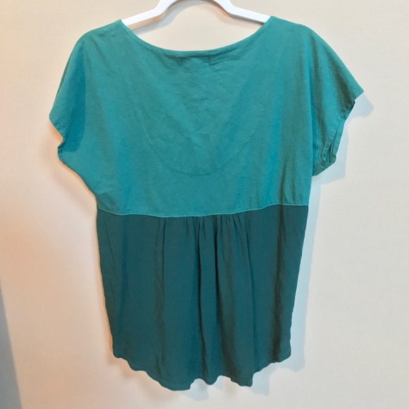 Porridge Pleated V-Neck - Picture 2 of 3